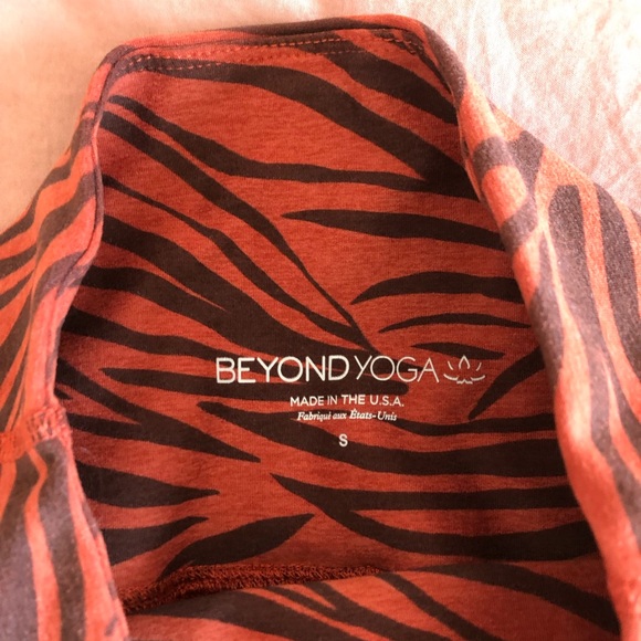 Beyond yoga set size small - Picture 3 of 4